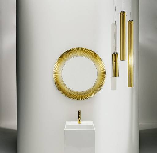 Zrcadlo i páková baterie jsou z kolekce Kartell by Laufen, například cena zrcadla 24 919 Kč