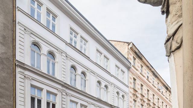 Historický dům v centru Bratislavy v sobě skrývá nádherný byt