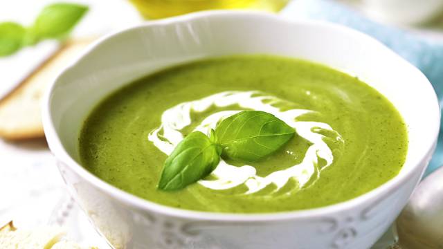 Cuketová polévka: chutné a lehké jarní jídlo
