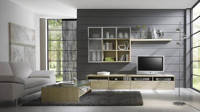 V obývacím pokoji je příjemná kombinace světlého nábytku kolekce Michelle, který prodává jitona, a šedé stěny.