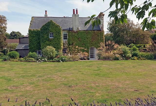 Britský herec Steve Coogan prodává svůj dům ze 17. století. Máte zájem?