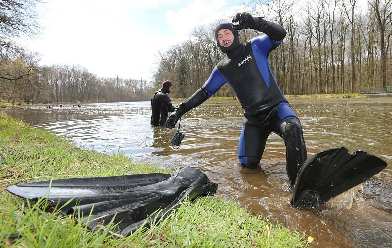 Odemykání Ohře v Doksanech