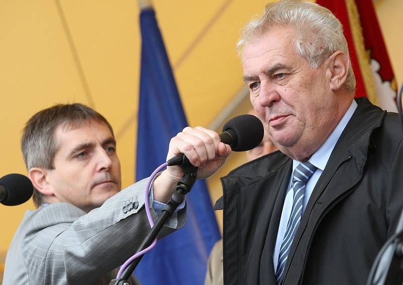 Miloš Zeman na Mírovém náměstí v Litoměřicích v říjnu 2013