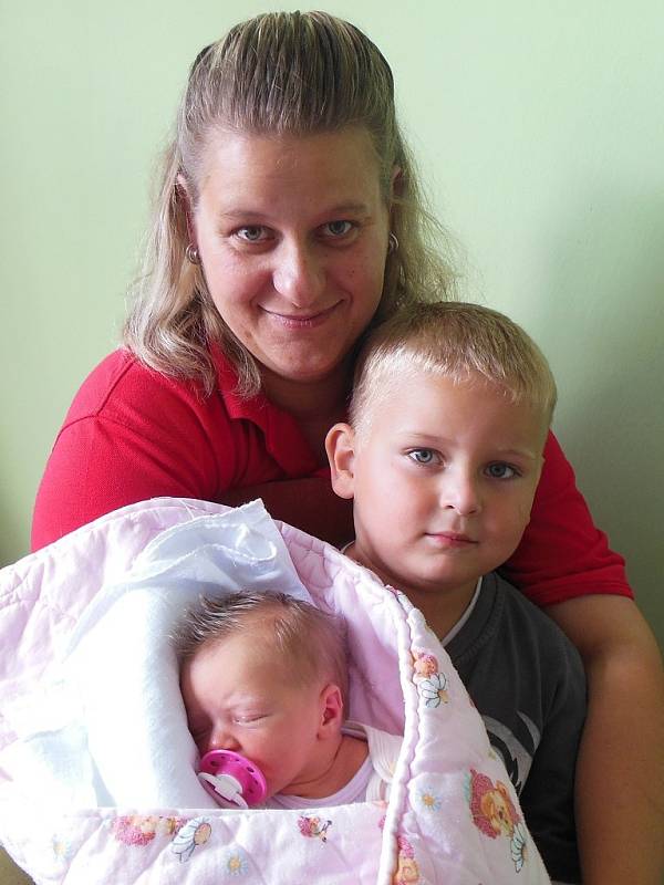   Anně a Janu Budínovým z Travčic se 23.7. v 17.04 hodin narodila  v Litoměřicích dcera Anna Budínová (50 cm, 3,13 kg). Na snímku  i s bratrem Janem.