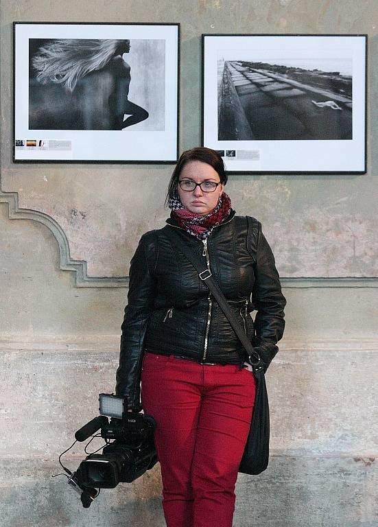 V bývalém jezuitském kostele v Litoměřicích vystavuje třicet především začínajících fotografů. K vidění je 90 snímků. 