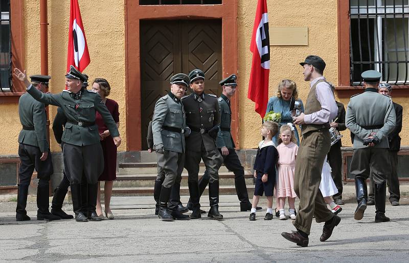 Ruský štáb natáčí v Terezíně válečný film Tankisti.