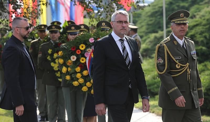 Odložená Terezínská tryzna proběhla na Národním hřbitově v Terezíně. Její hlavní části předcházela pietní část na popravišti Malé pevnosti.