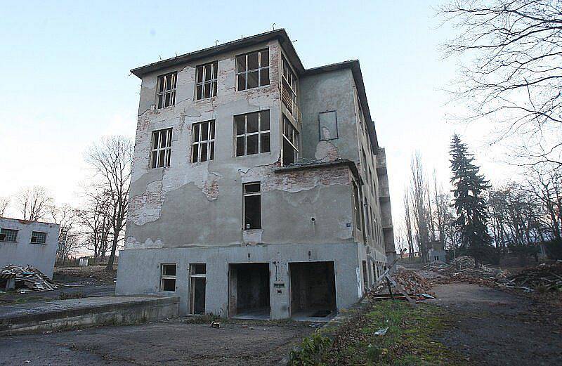 Nemocnice se pomalu přeměňuje na pečovatelské centrum a domov pro seniory.