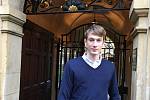 JONÁŠ FIALA bude studovat na Trinity College (česky Kolej Nejsvětější Trojice). Je tradičně považována za nejaristokratičtější cambridgeskou kolej. Mezi jejími absolventy je 31 nositelů Nobelovy ceny.