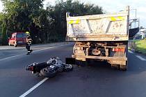 Střet nákladního automobilu a motocyklu v Žernosecké ulici v Litoměřicích