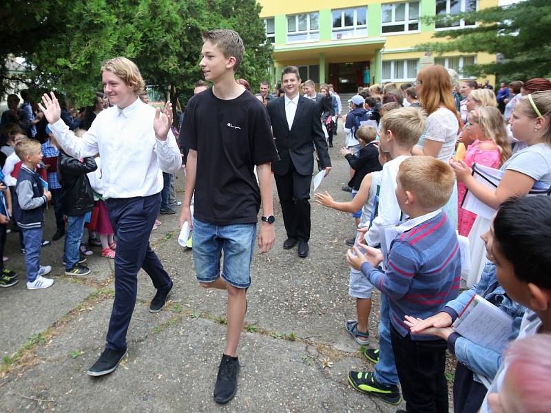 Zakončení školního roku a rozdávání vysvědčení v ZŠ Antonína Baráka v Lovosicích