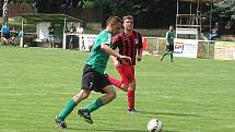 Pokratice (v zeleném) porazily v posledním kole Úštěk 8:4 a oslavily postup do kraje.