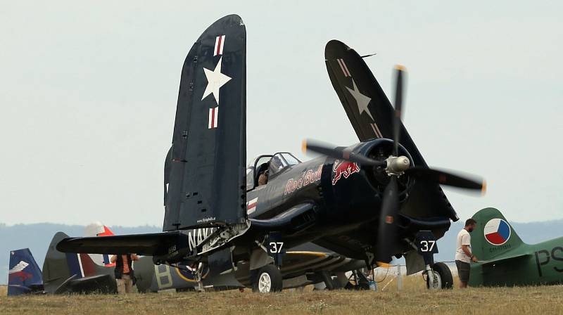 Letecký den Memorial Air Show 2019 v Roudnici nabídl také v neděli pestrý program