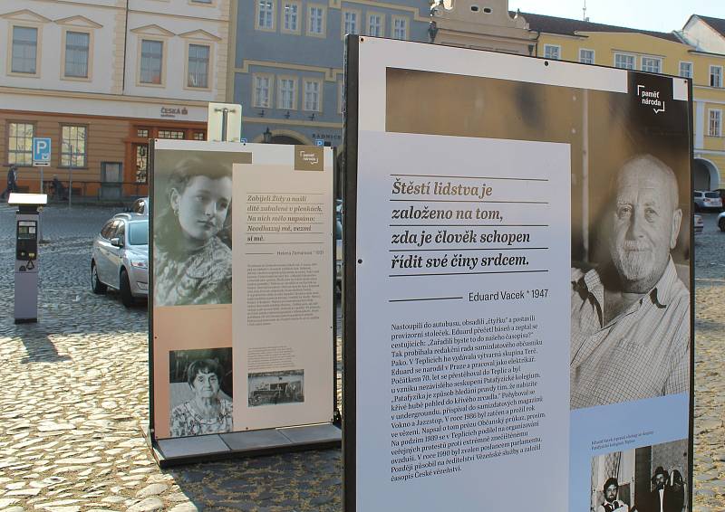 Výstava Paměti národa na Mírovém náměstí v Litoměřicích.