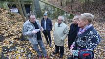 Ruský konzul na pozvání Tomáše Rotbauera navštívil Terezín a Litoměřice. V Litoměřicích se seznámil s místem koncentračního tábora Richard a s podzemní továrnou Richard, kde zahynuli i ruští zajatci.