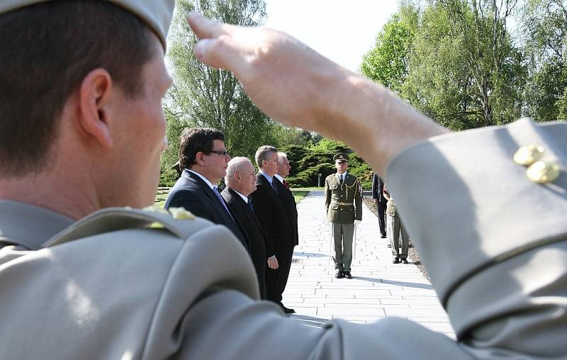 Ministří Visegrádské čtyřky v Terezíně.