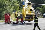 Pro zraněné muže přiletěly dva záchranářské vrtulníky. Zamířily s nimi do popáleninového centra Na Vinohradech v Praze