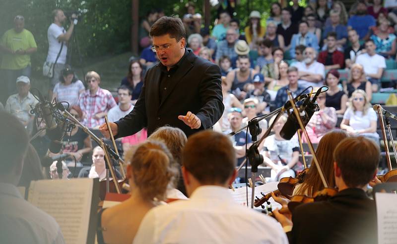 Vrcholem letošní Litoměřické letní filharmonie (LLF) byl nedělní koncert v letním kině.