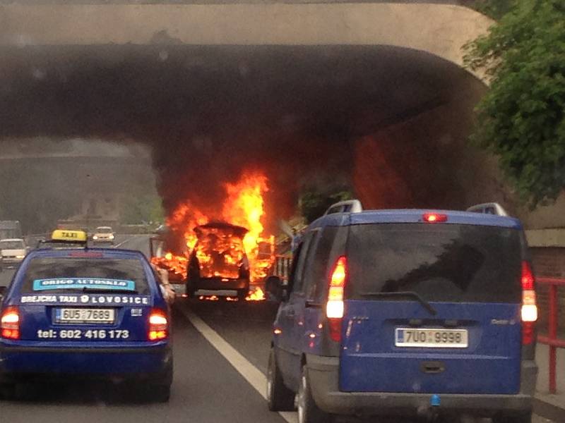 Nedělní požár automobilu v Lovosicích