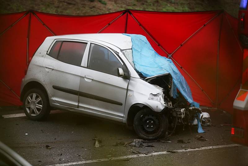 Tragická hromadná nehoda na dálnici D8 u Lukavce