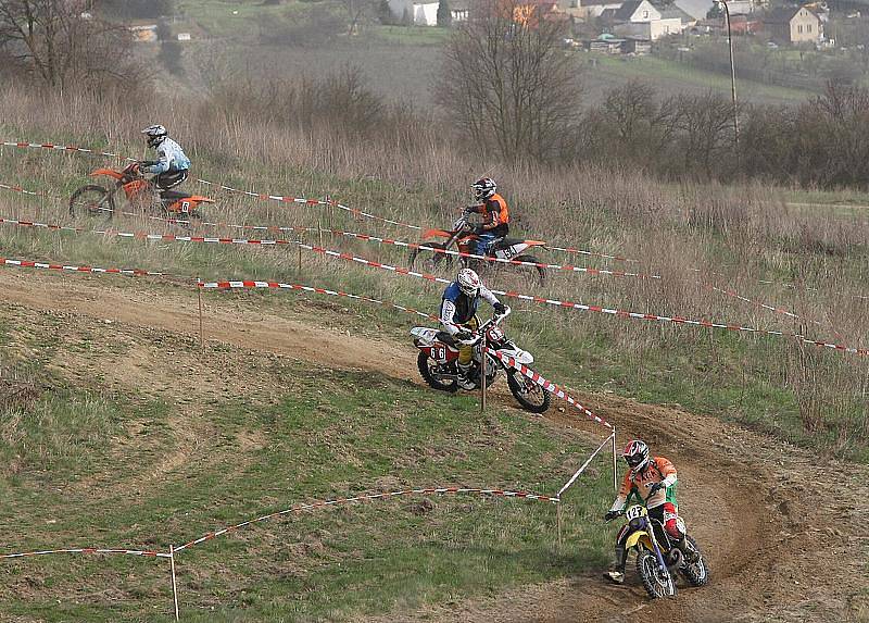 Bezinka jaro 2010 - Kamýk, sobota 10. dubna .