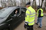 Policie kontroluje řidiče u Lukova na Úštěcku, na rozhraní Ústeckého a Libereckého kraje, okresů Litoměřice a Česká Lípa. Pondělí 1. března 2021