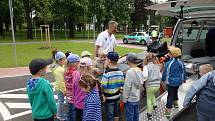 V úterý 19. května se konala na dětském dopravním hřišti v Jiráskových sadech v Litoměřicích ukázka integrovaného záchranného systému pro mateřské školy.