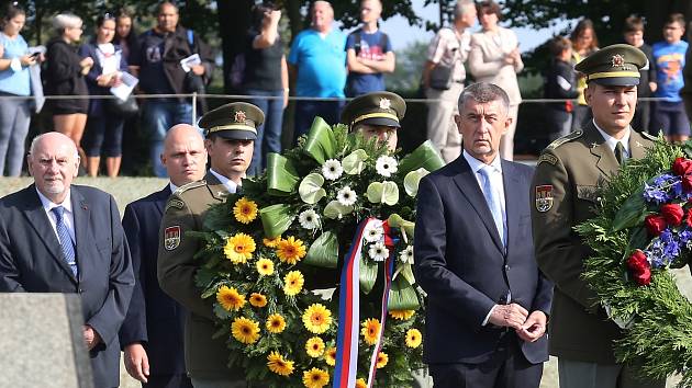 Odložená Terezínská tryzna proběhla na Národním hřbitově v Terezíně. Její hlavní části předcházela pietní část na popravišti Malé pevnosti.