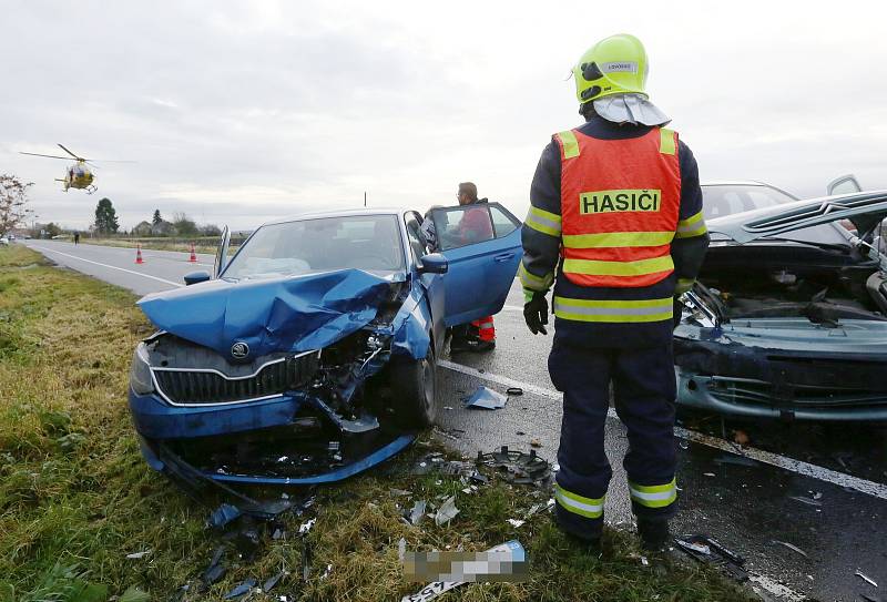 K vážné nehodě dvou aut došlo na Krétě v Terezíně.