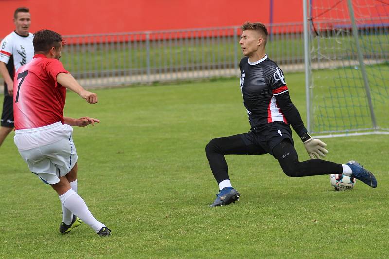 Zaměstnanecká liga Deníku: čtvrtý semifinalový turnaj druhého ročníku hostil sportovní areál Pod Lipou v Roudnici nad Labem.