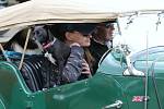 Veterán Car Club Velemín pořádal v sobotu dopoledne závod veteránů všech kategorií. Počasí sice moc nepřálo, ale i přesto dorazilo na start v areálu výstaviště Zahrady Čech několik desítek vozidel a motocyklů.