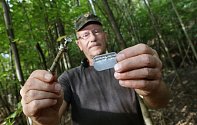 Miloš Baumruk našel v lese u Litoměřic identifikační známku amerického vojáka. Pátrá po jeho osudu.