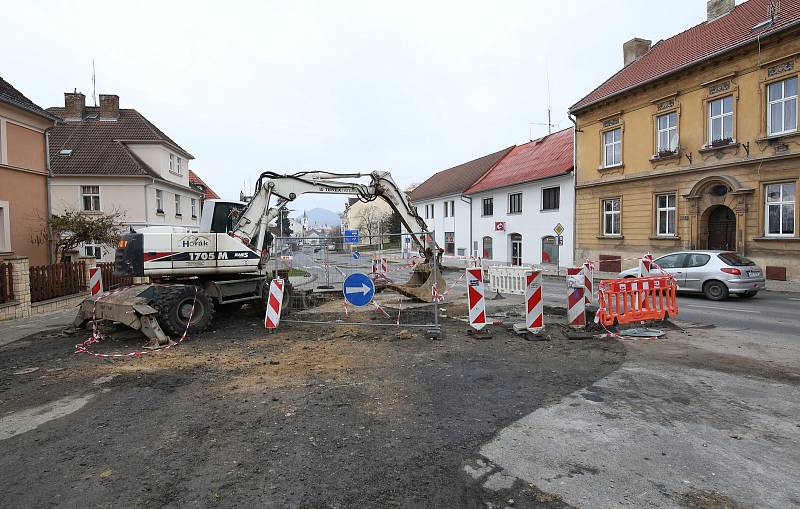 Oprava vodovodu v ulici Na Kocandě.