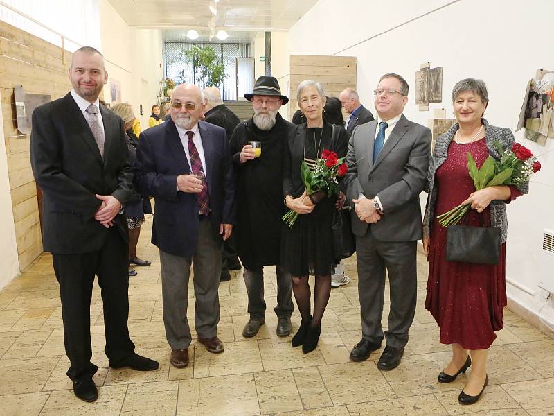 V muzeu ghetta byla zahájena nová výstava s názvem Hnědá kartonová složka - pocta Felixi Blochovi.