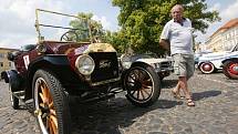 Severem Čech se prohnala historická vozidla v rámci závodu Oldtimer Bohemia rally. Jedna ze zastávek byla v Litoměřice.