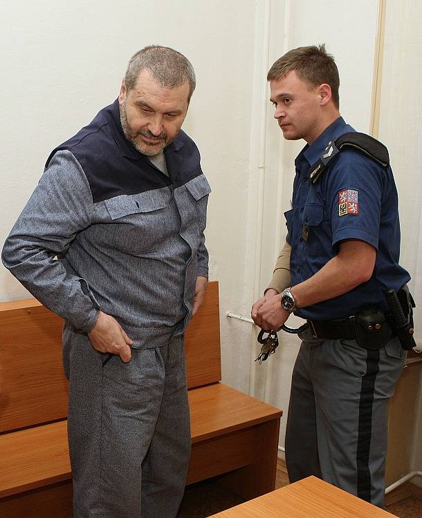Alexandr Novák u litoměřického soudu, pondělí 3.11.2014