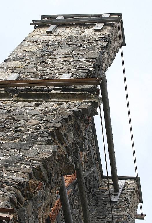 VSTUP na hřbitov je na vlastní nebezpečí. Podle Ústavu pro zastupování státu ve věcech majetkových je však stavba ve stabilizovaném stavu a neohrožuje své okolí. 