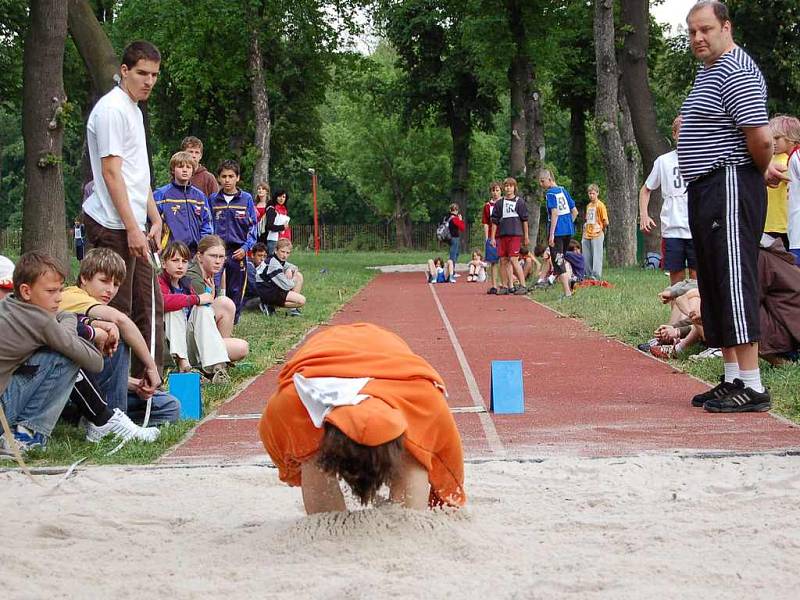 Jednou z disciplín je například skok do dálky