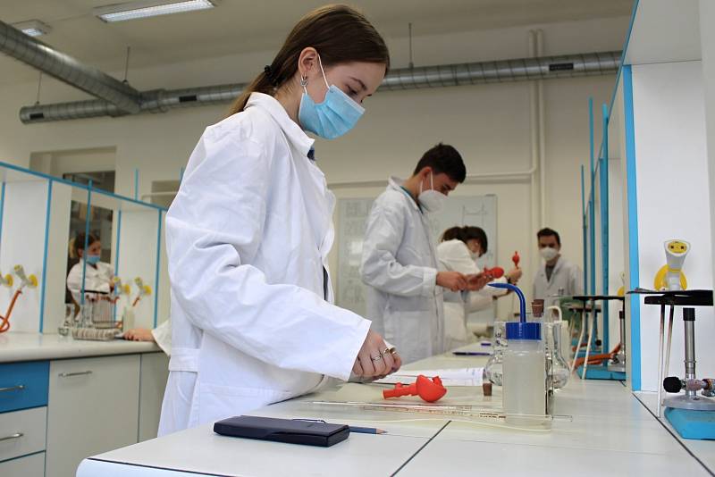 Na Střední odborné škole technické a zahradnické v Lovosicích se v úterý 15. února konalo regionální finále soutěže Mladý chemik. Účastnili se ho žáci devátých tříd z celého Ústeckého kraje.