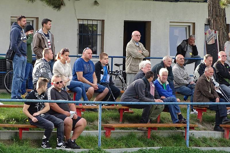 1.B třída: Bezděkov (v oranžovém) - Junior Děčín