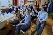 Ve středu 1. listopadu se v Čajovně Hóra v Litoměřicích setkali příznivci německého jazyka na mimořádném Deutschklubu s překvapením.