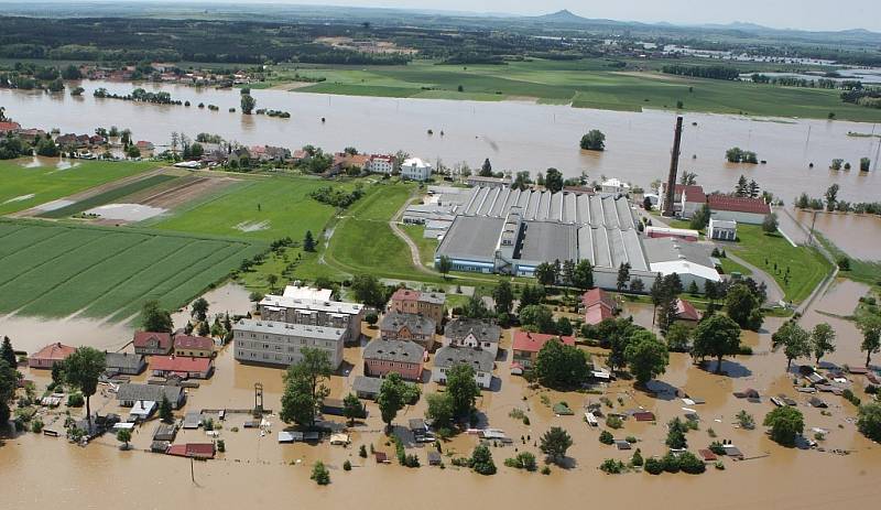 Povodeň 2013, středa 5. června: Letecké snímky Litoměřicka od Štětí až po Terezín