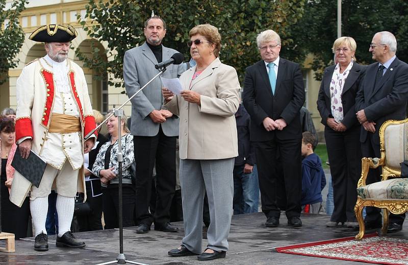 Josefínské slavnosti sobota - slavnostní nástup a příjezd Marie Terezie.