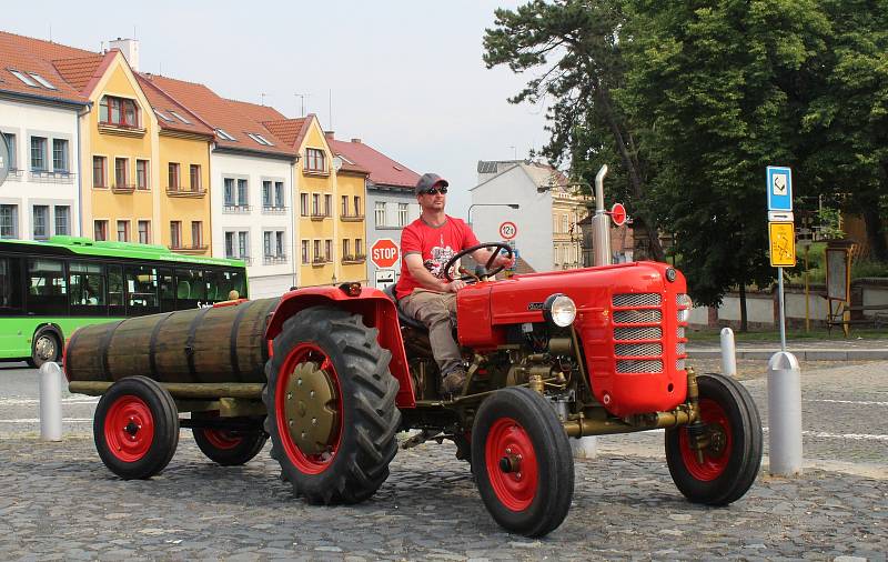 Roudnický košt nabídl vína z litoměřické a mělnické vinařské podoblasti. Doplnila ho také přehlídka historických malotraktorů na Karlově náměstí.