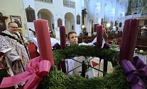 Požehnání adventního věnce v kostele Všech svatých a v katedrále sv. Štěpána v Litoměřicích a zapálení první svíčky