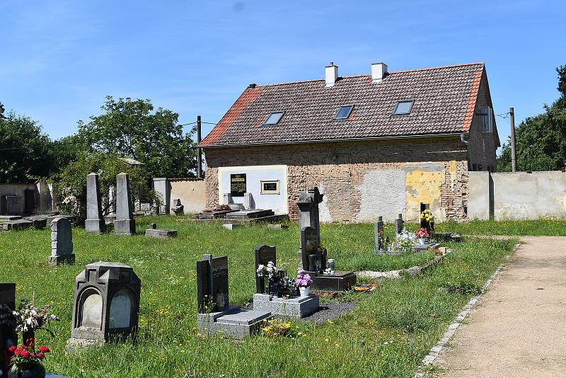 Kulíkův otec měl podle vzpomínek Věry Vorobokové dožít v domečku u hřbitova v Terezíně.