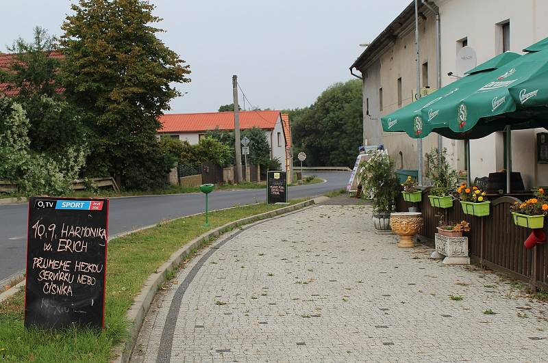 Obec Straškov-Vodochody na Podřipsku.