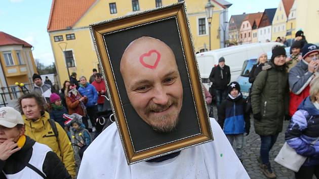 V Úštěku se městem prohnal masopustní průvod.