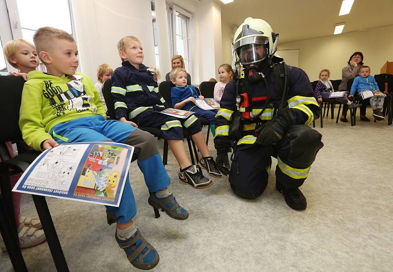 Litoměřičtí hasiči četli dětem vlastní pohádky