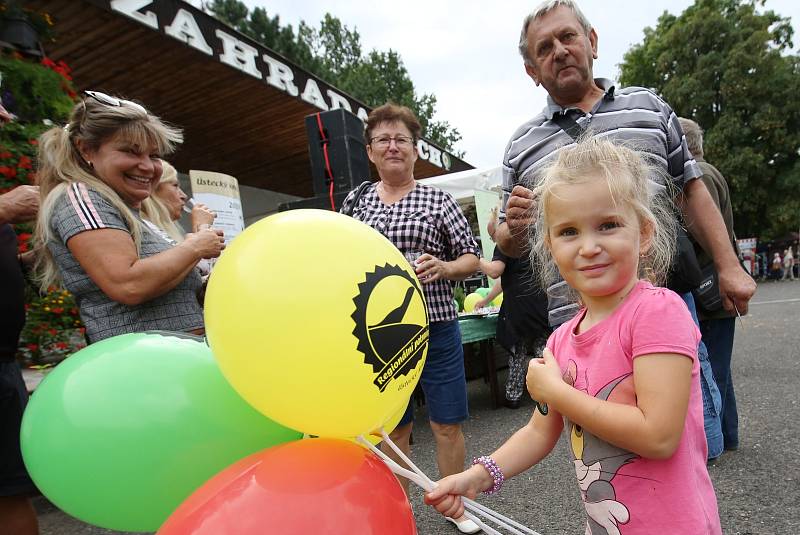 Již od rána proudily davy návštěvníků na další ročník Zahrady Čech, největšího zahradnického veletrhu v severních Čechách.